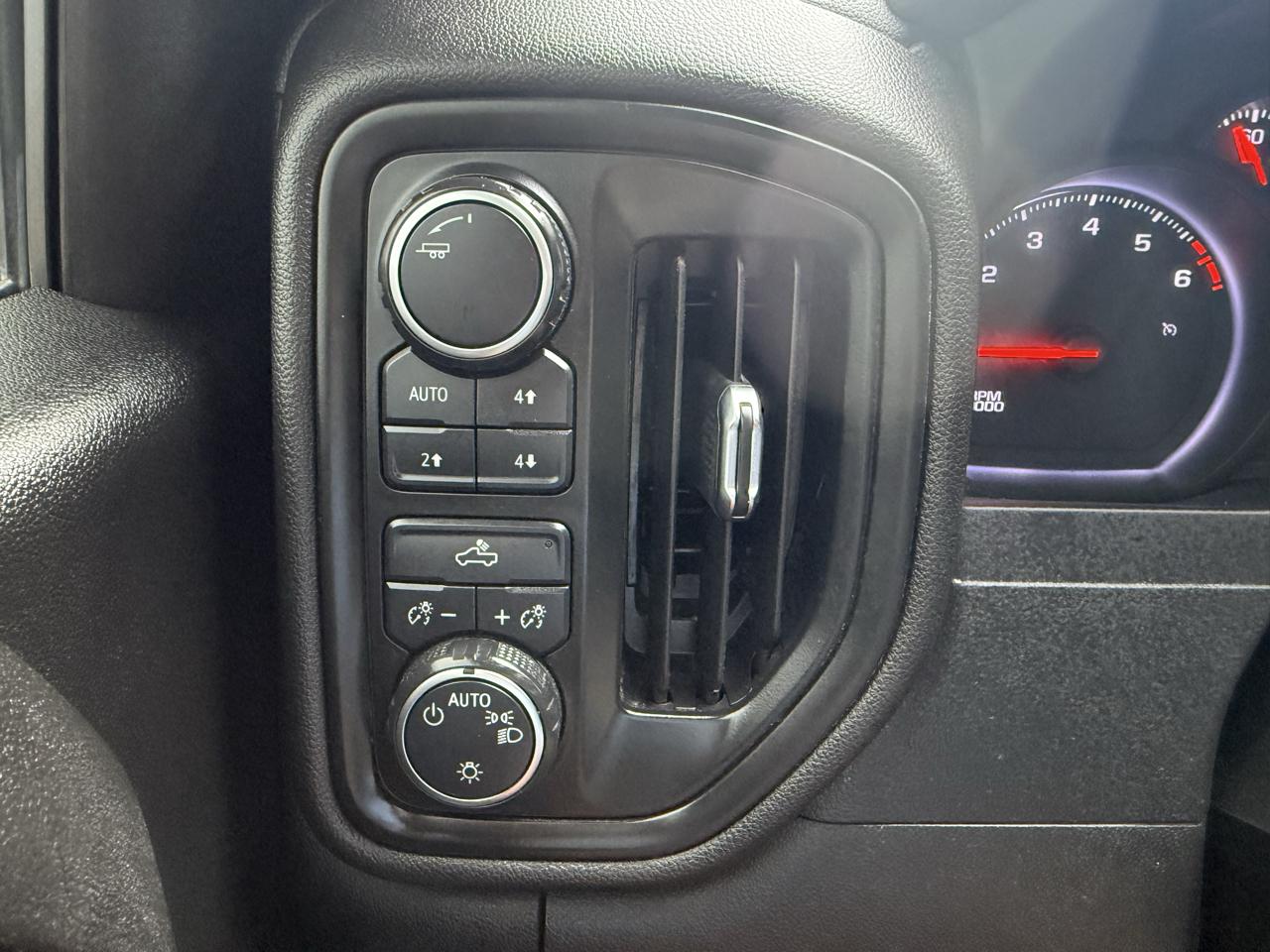 Chevrolet Silverado 1500  2021