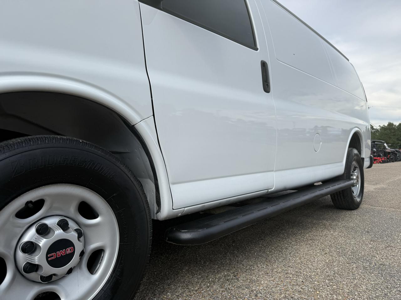 GMC Savana Cargo Van  2020