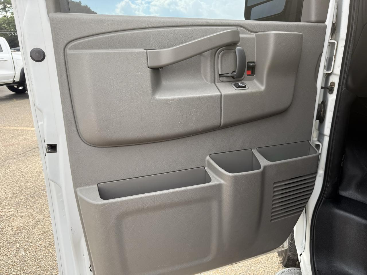 GMC Savana Cargo Van  2020