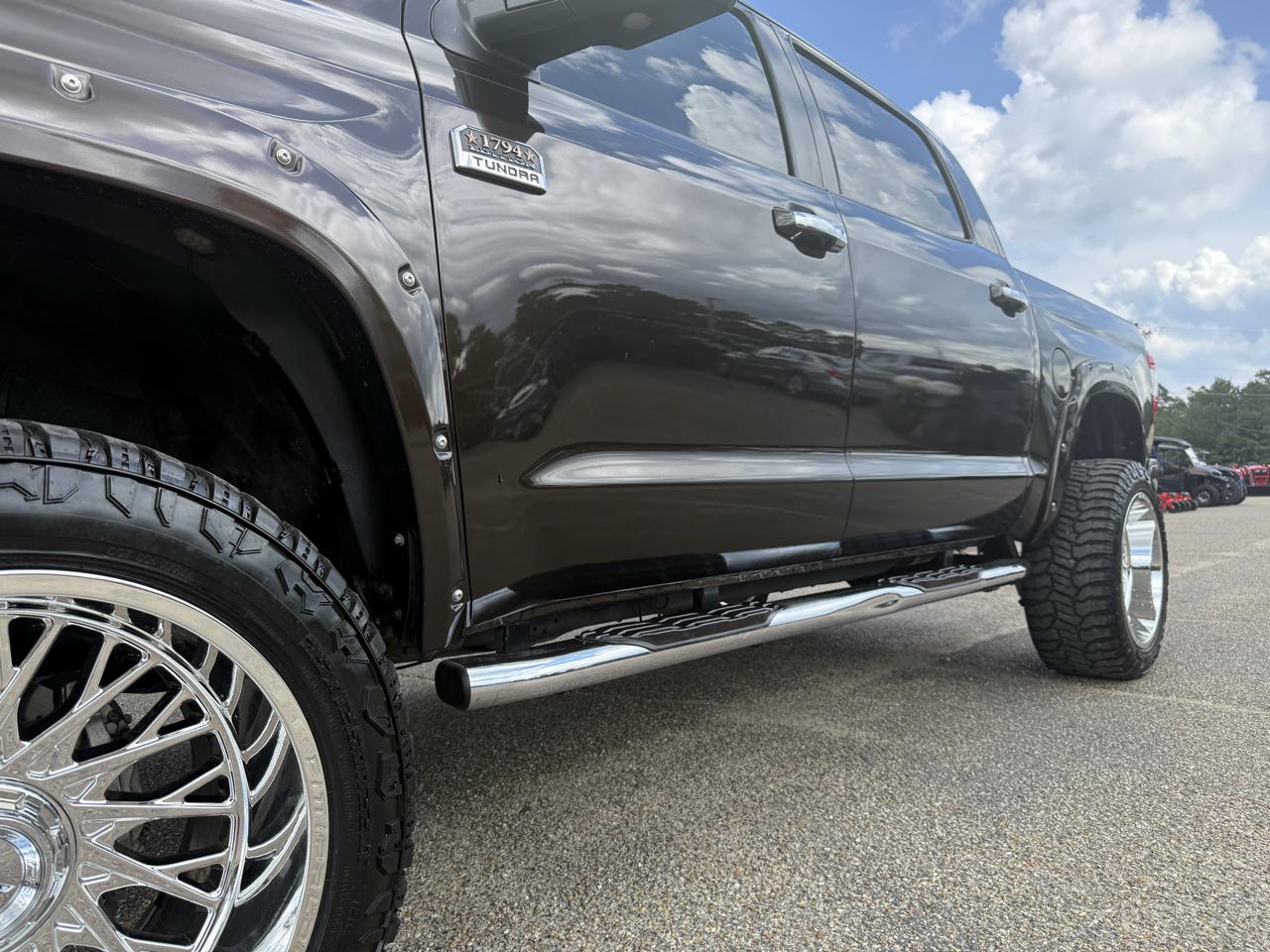 Toyota Tundra 4WD  2021