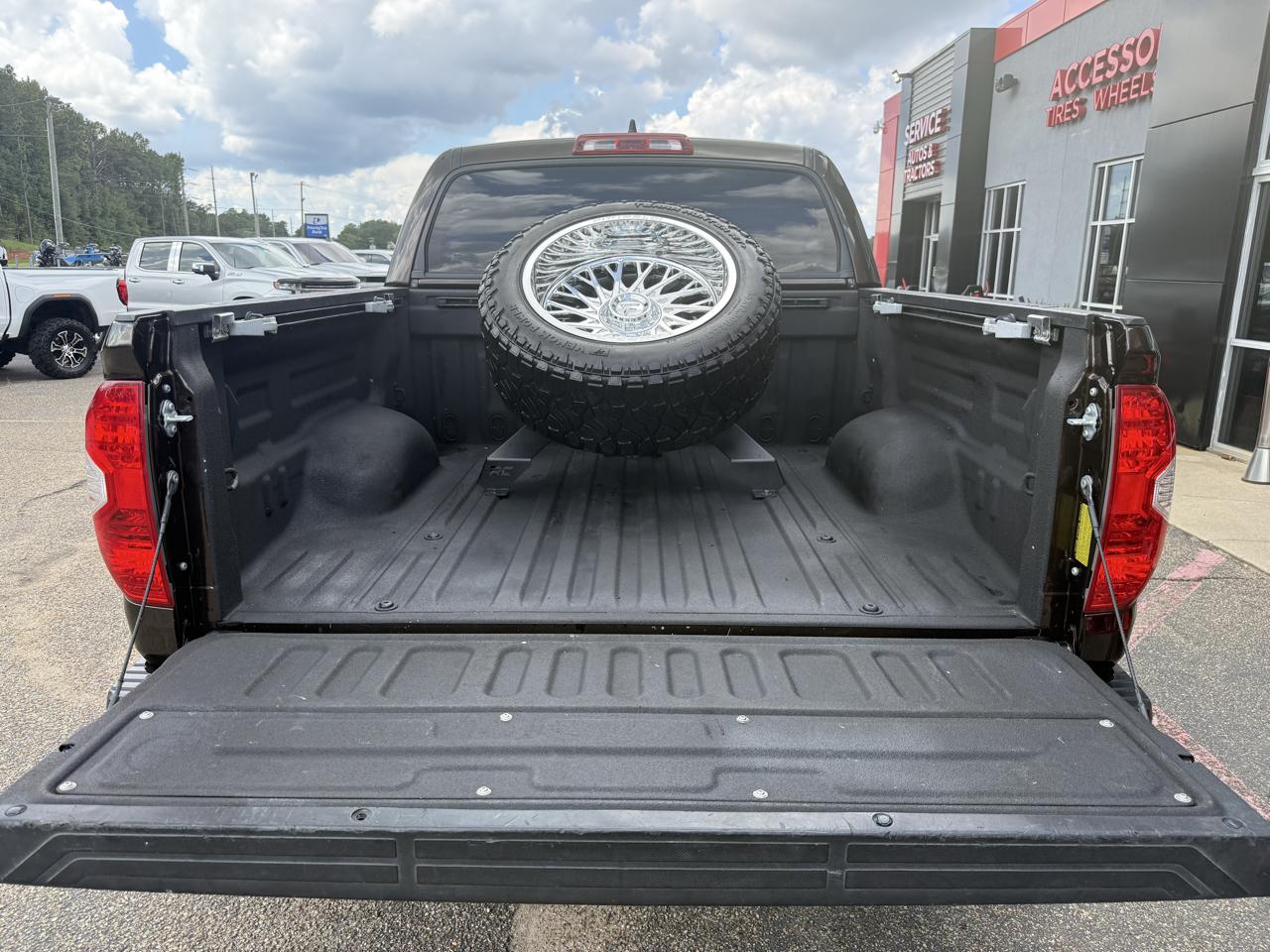 Toyota Tundra 4WD  2021