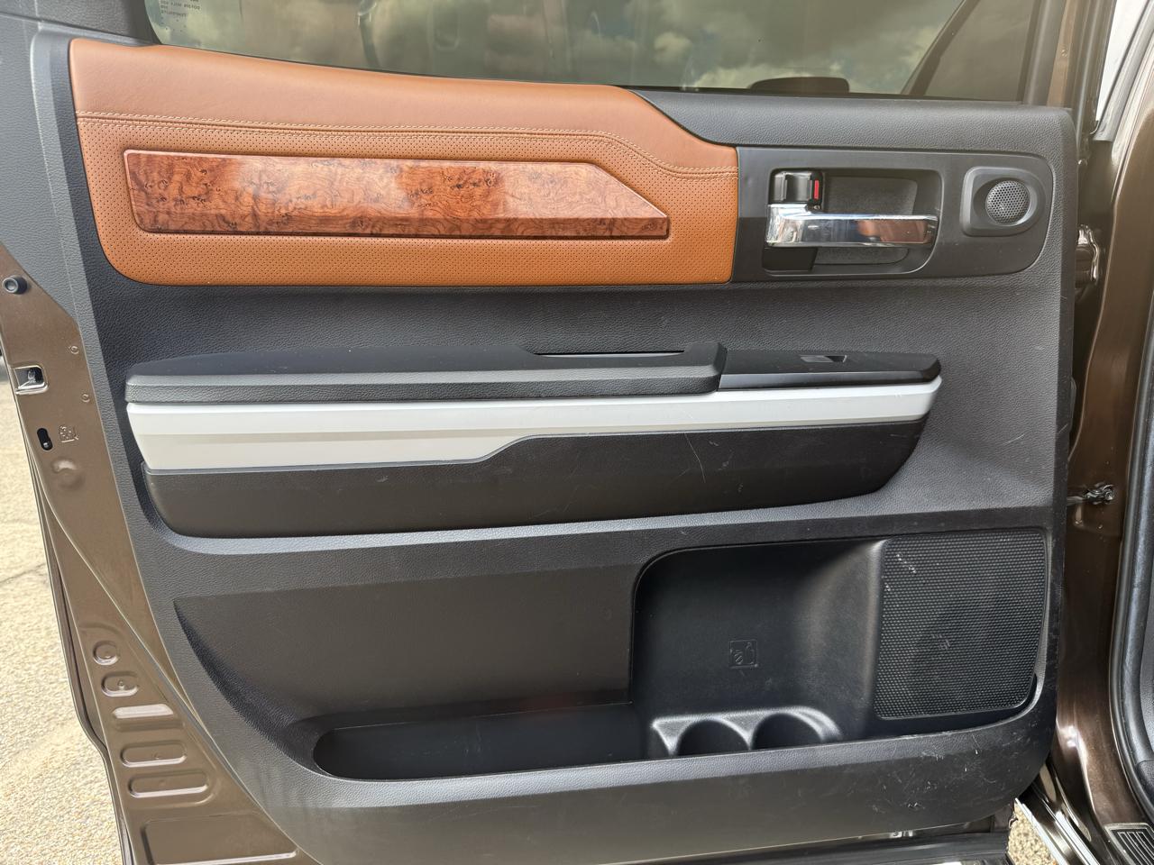 Toyota Tundra 4WD  2021