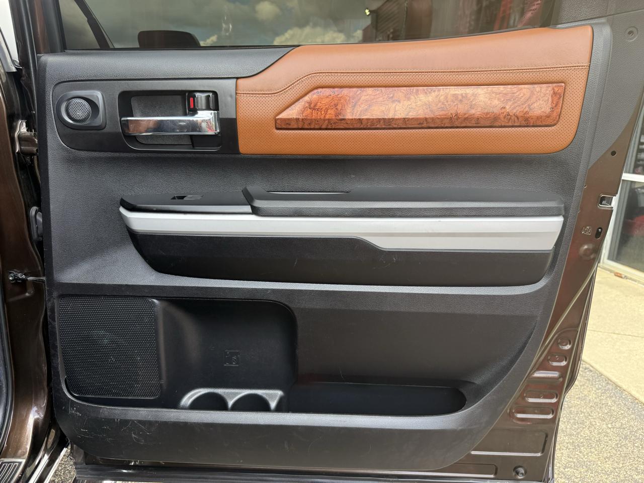 Toyota Tundra 4WD  2021