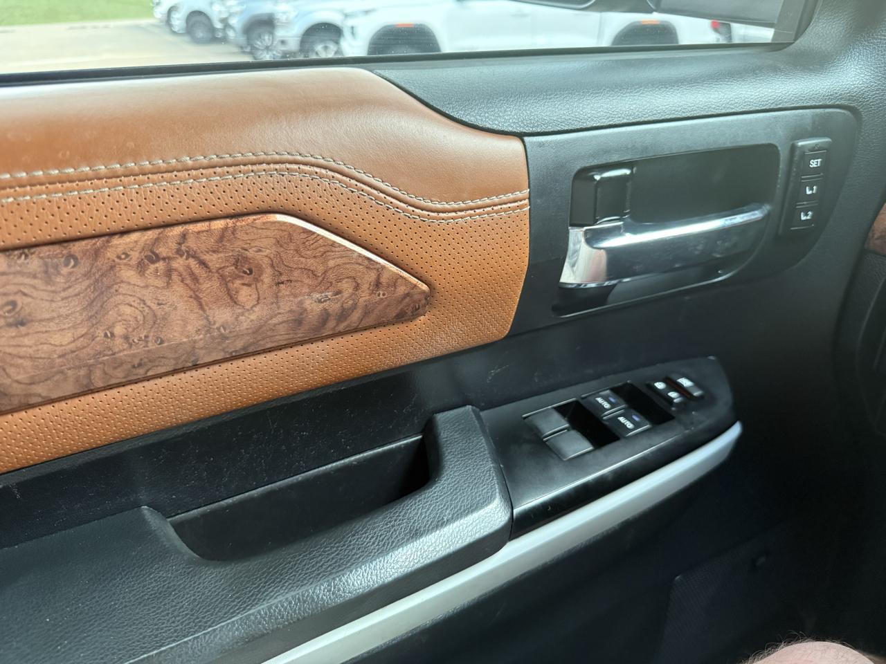 Toyota Tundra 4WD  2021
