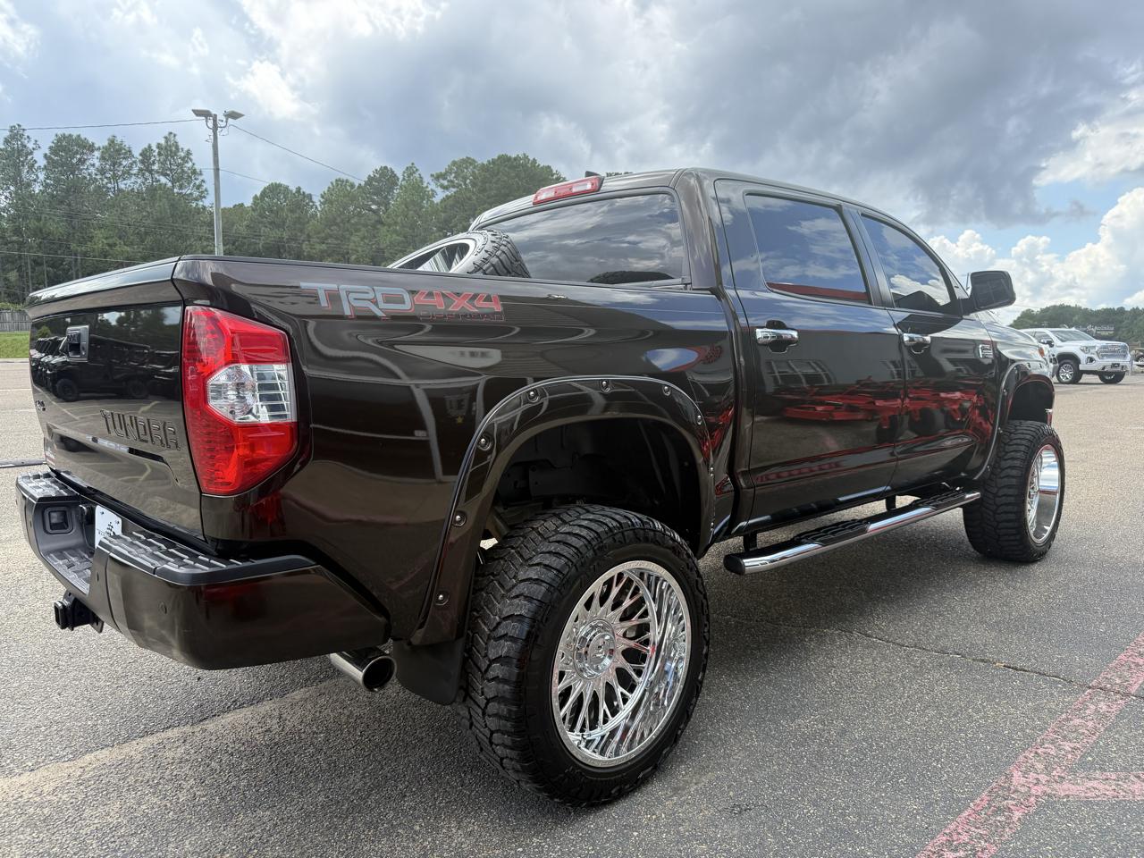 Toyota Tundra 4WD  2021