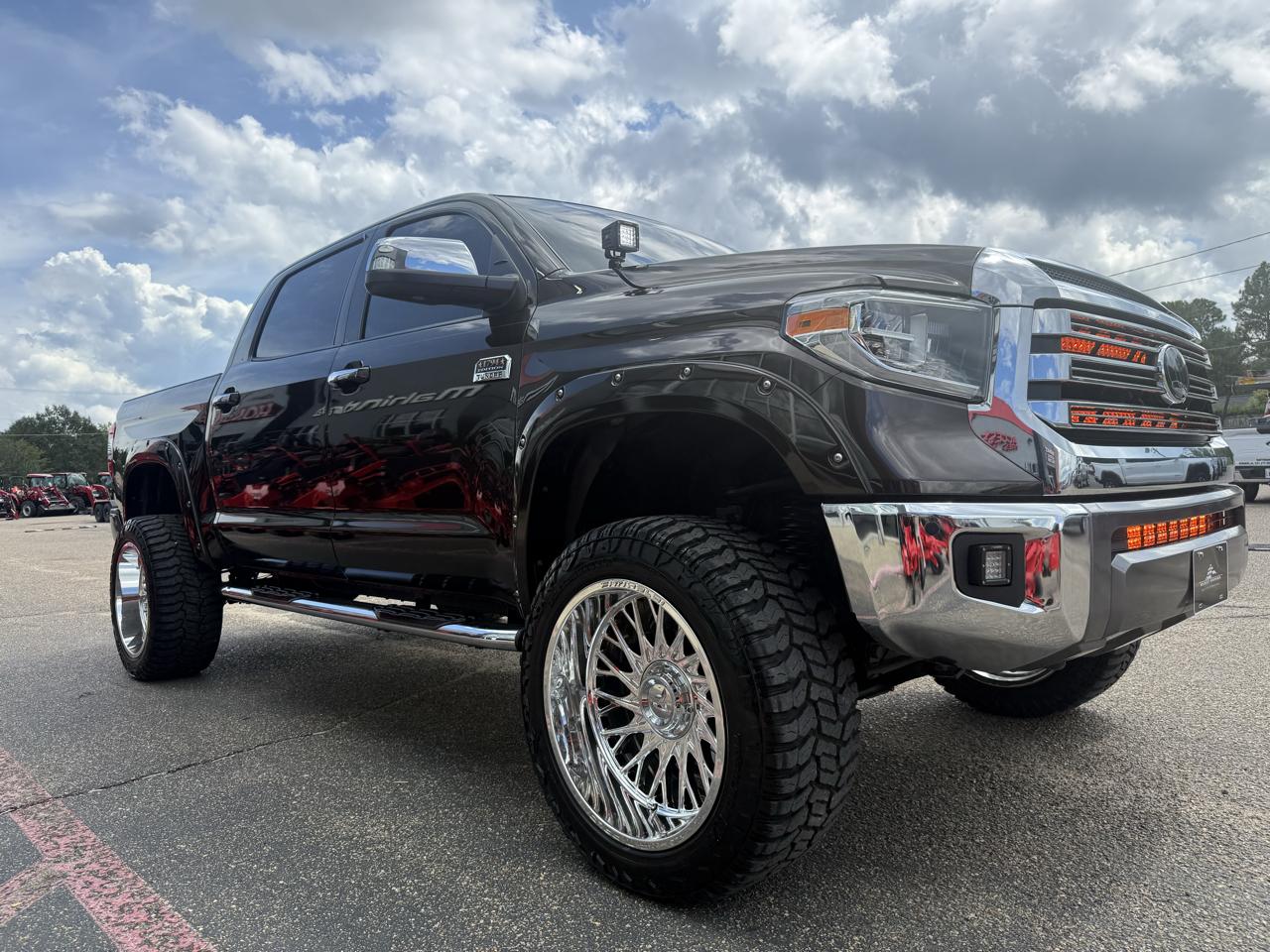 Toyota Tundra 4WD  2021