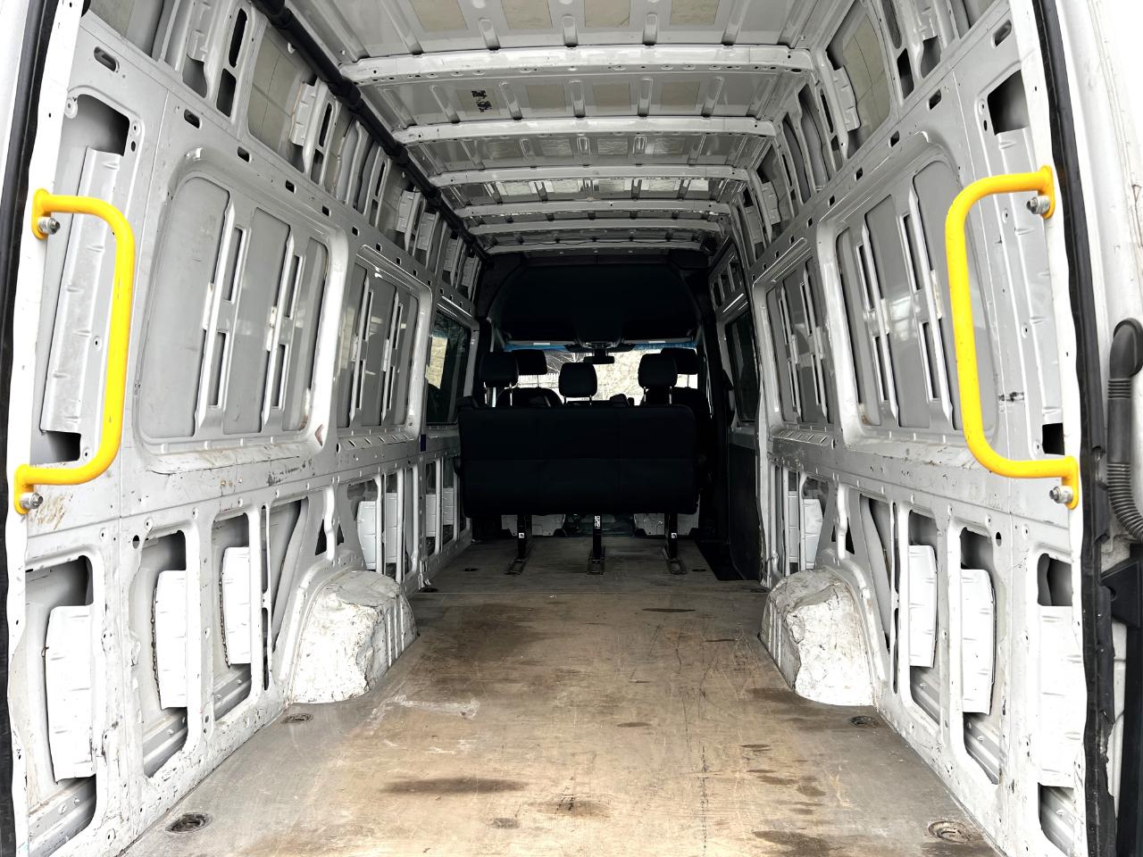 Mercedes-Benz Sprinter Van 2500 High Roof V6 170" Extended RWD 2019