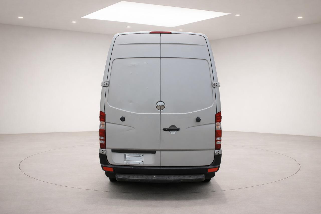 Freightliner Sprinter Cargo Vans 2500 144" 2014