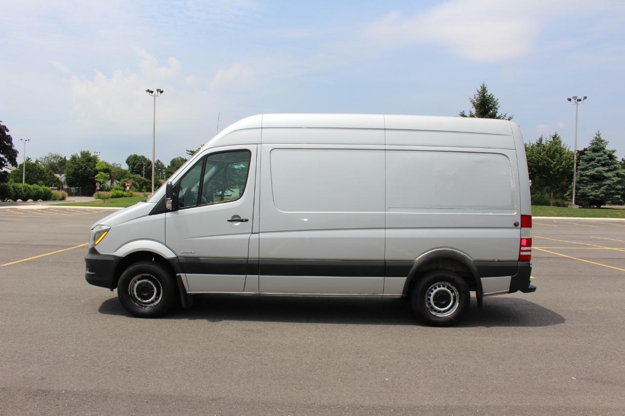 Freightliner Sprinter Cargo Vans 2500 144" 2014
