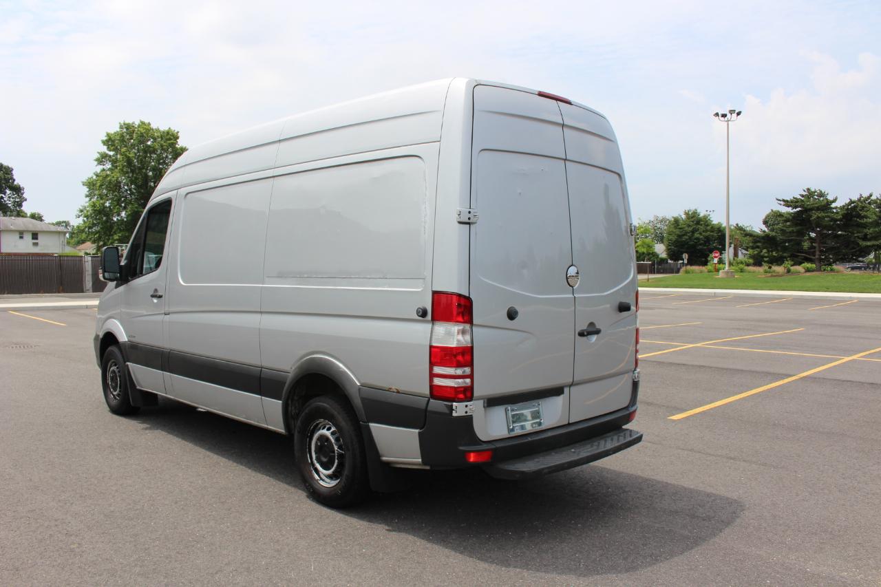 Freightliner Sprinter Cargo Vans 2500 144" 2014