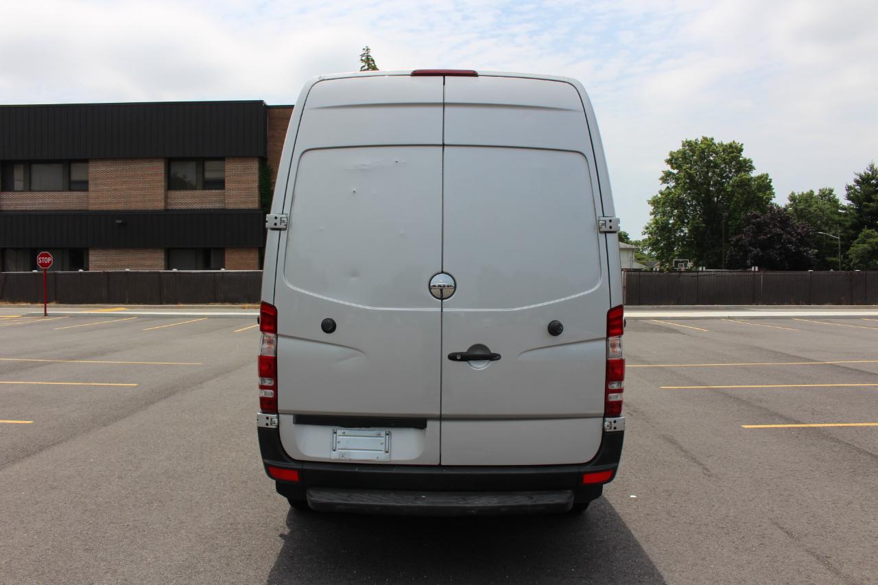 Freightliner Sprinter Cargo Vans 2500 144" 2014