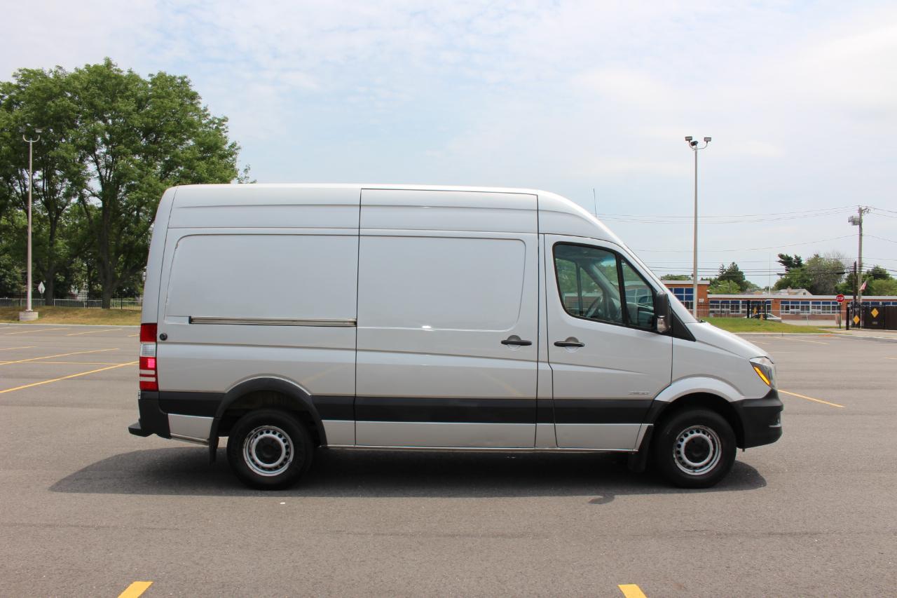 Freightliner Sprinter Cargo Vans 2500 144" 2014