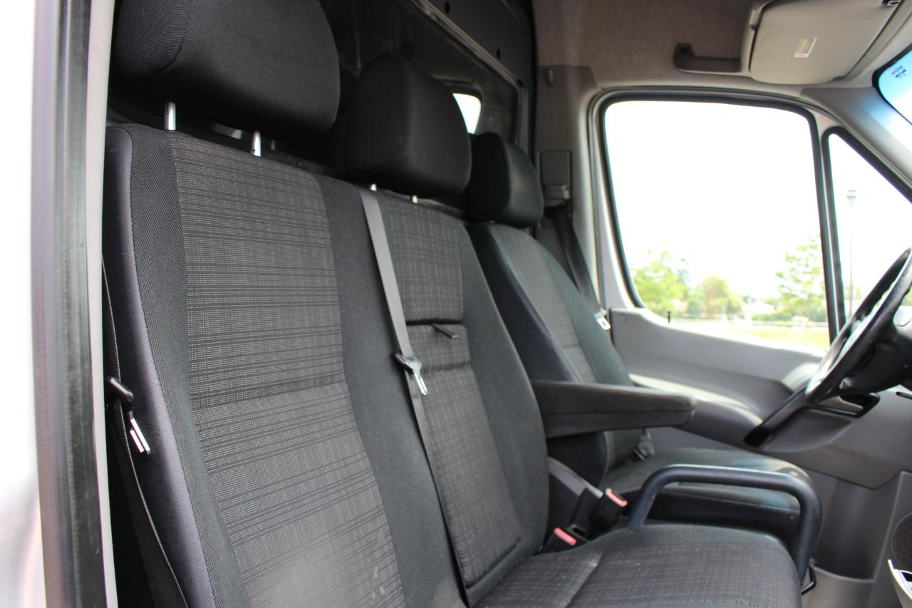 Freightliner Sprinter Cargo Vans 2500 144" 2014