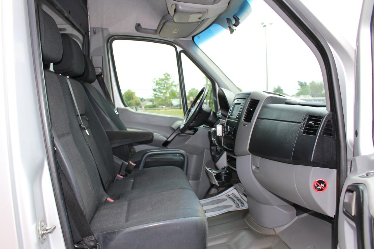Freightliner Sprinter Cargo Vans 2500 144" 2014