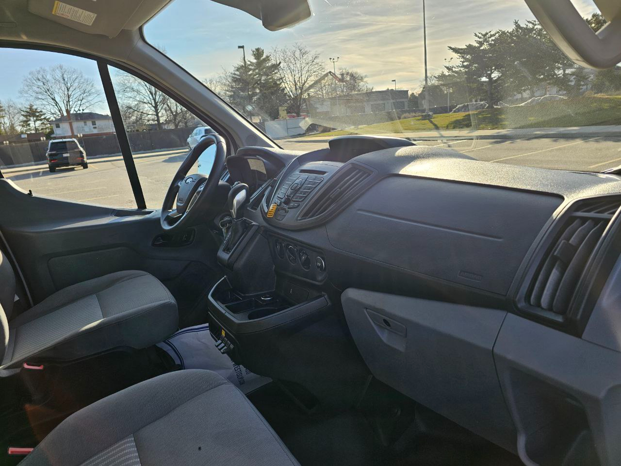 Ford Transit 350 Van Low Roof w/Sliding Pass. 148-in. WB 2019