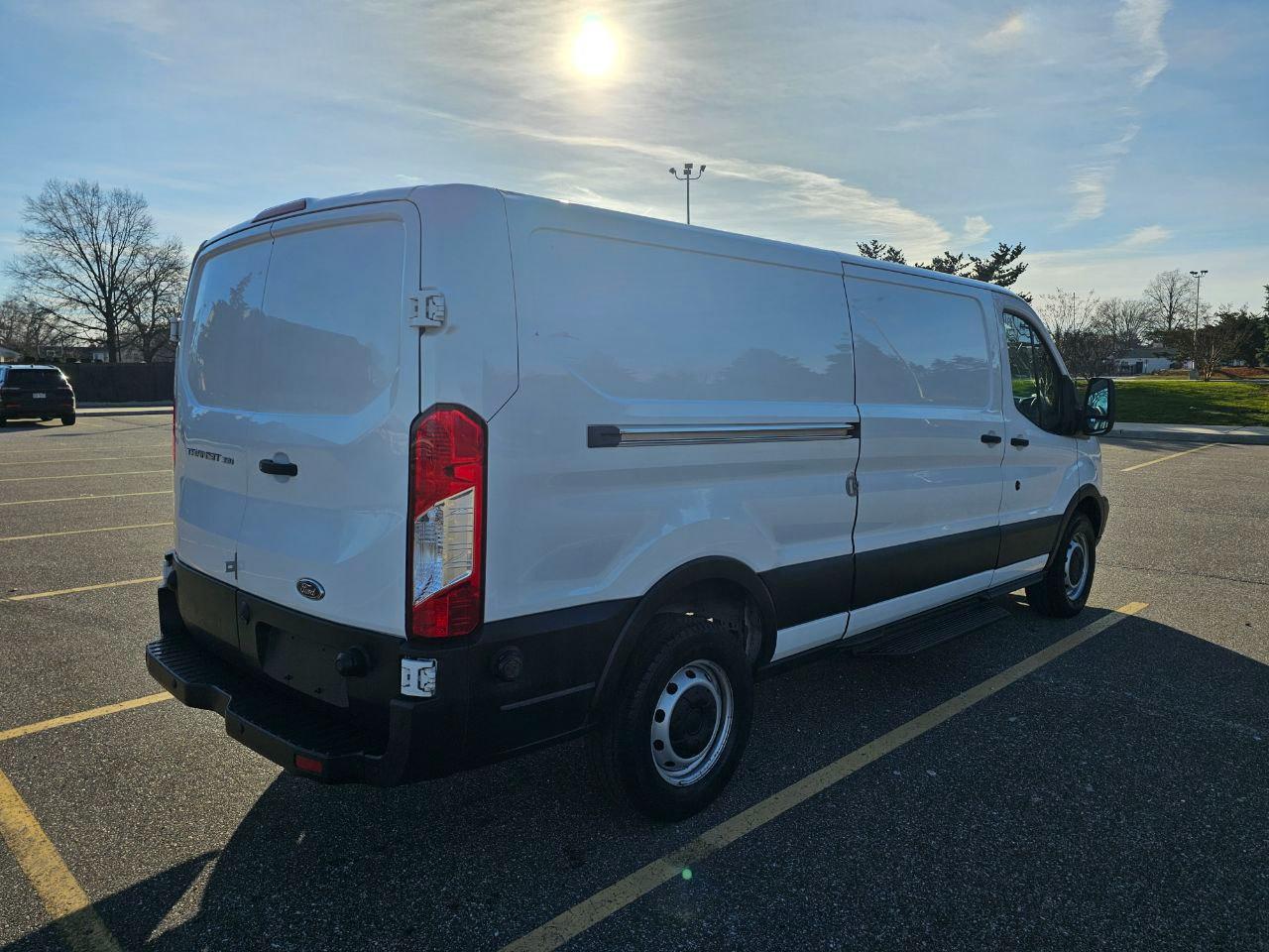 Ford Transit 350 Van Low Roof w/Sliding Pass. 148-in. WB 2019