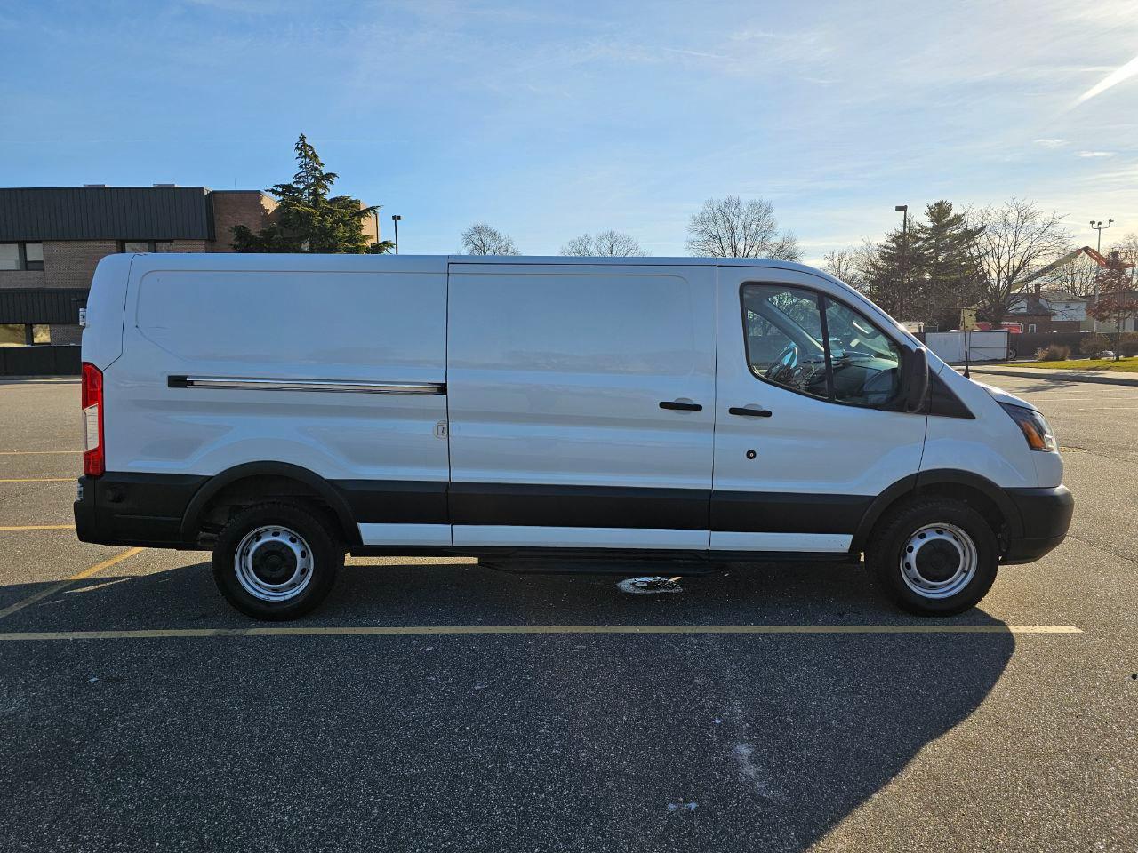 Ford Transit 350 Van Low Roof w/Sliding Pass. 148-in. WB 2019