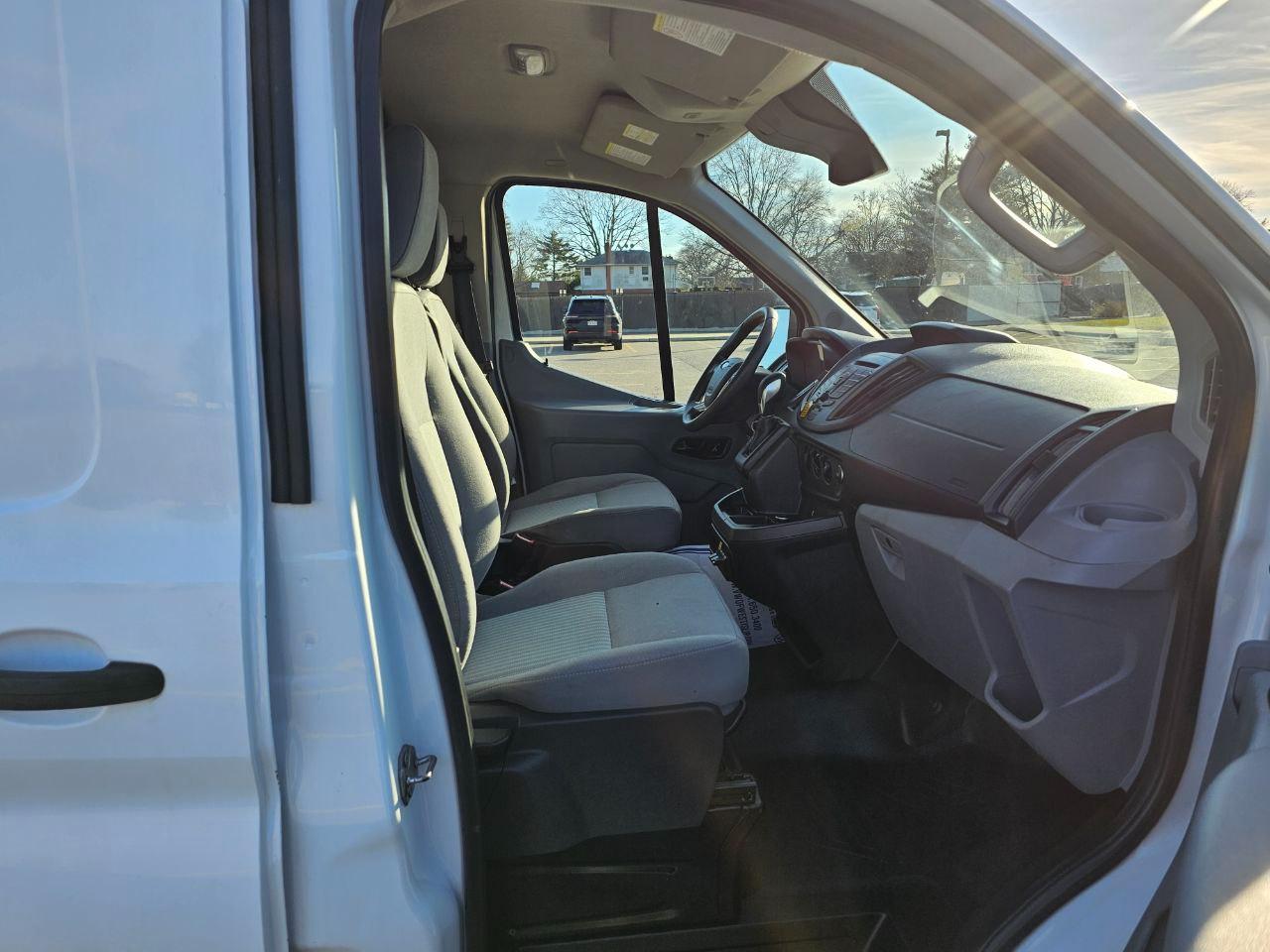 Ford Transit 350 Van Low Roof w/Sliding Pass. 148-in. WB 2019