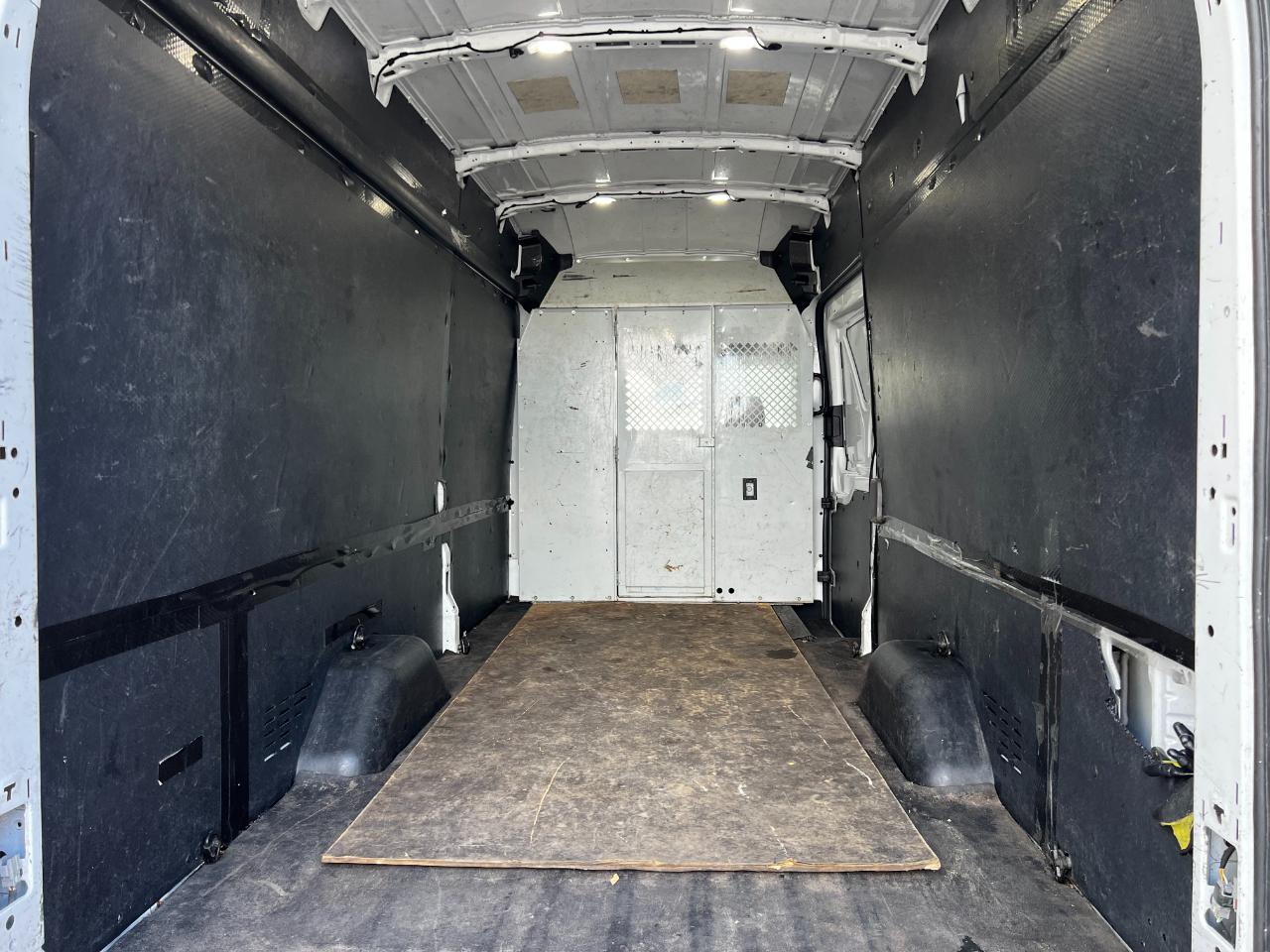 Ford Transit 250 Van High Roof w/Sliding Pass. 148-in. WB EL 2020