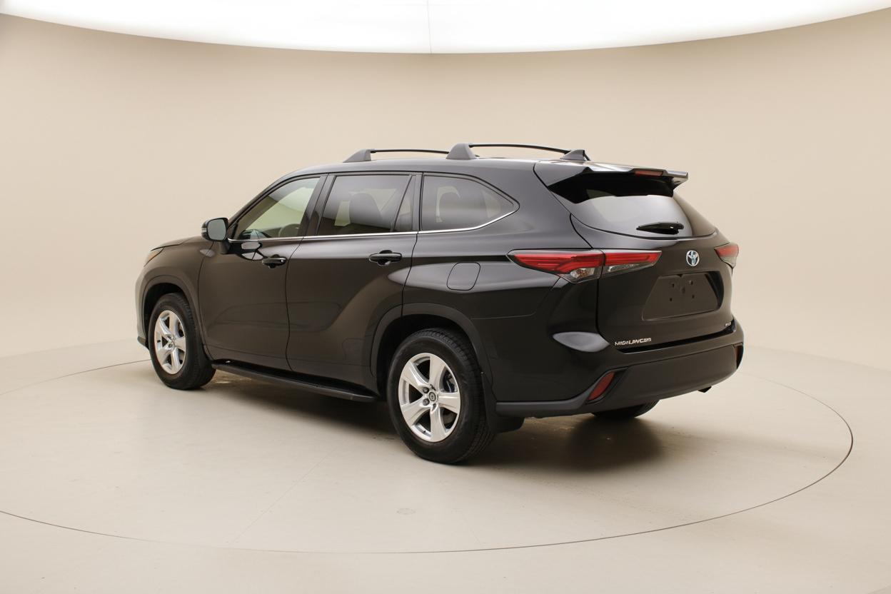 Toyota Highlander LE AWD V6 2022