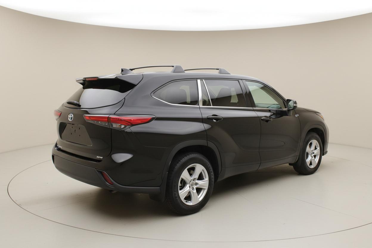 Toyota Highlander LE AWD V6 2022