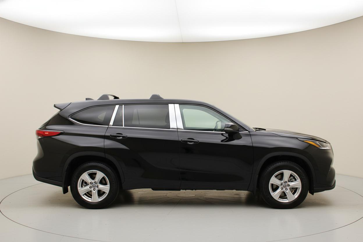 Toyota Highlander LE AWD V6 2022
