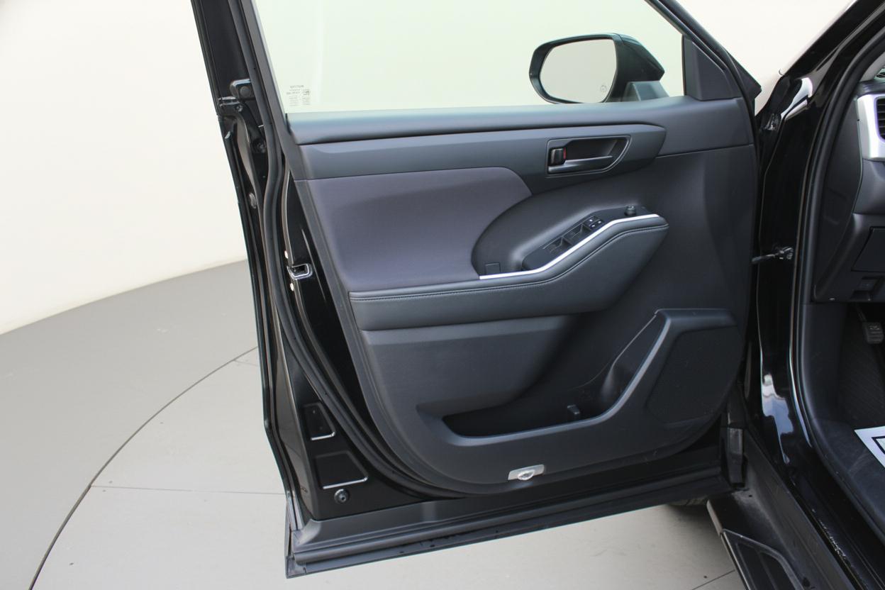 Toyota Highlander LE AWD V6 2022