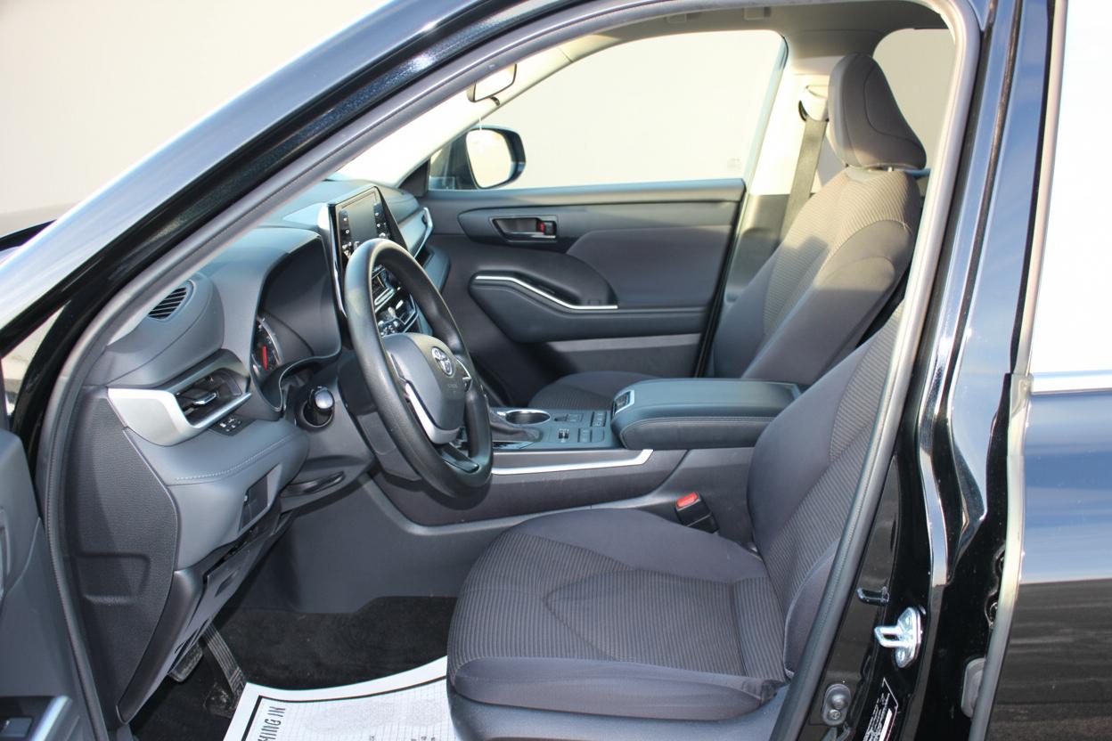 Toyota Highlander LE AWD V6 2022