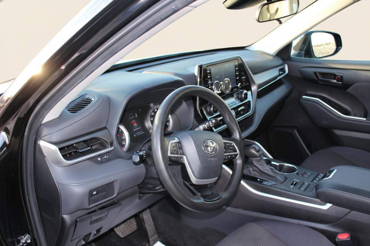 Toyota Highlander LE AWD V6 2022