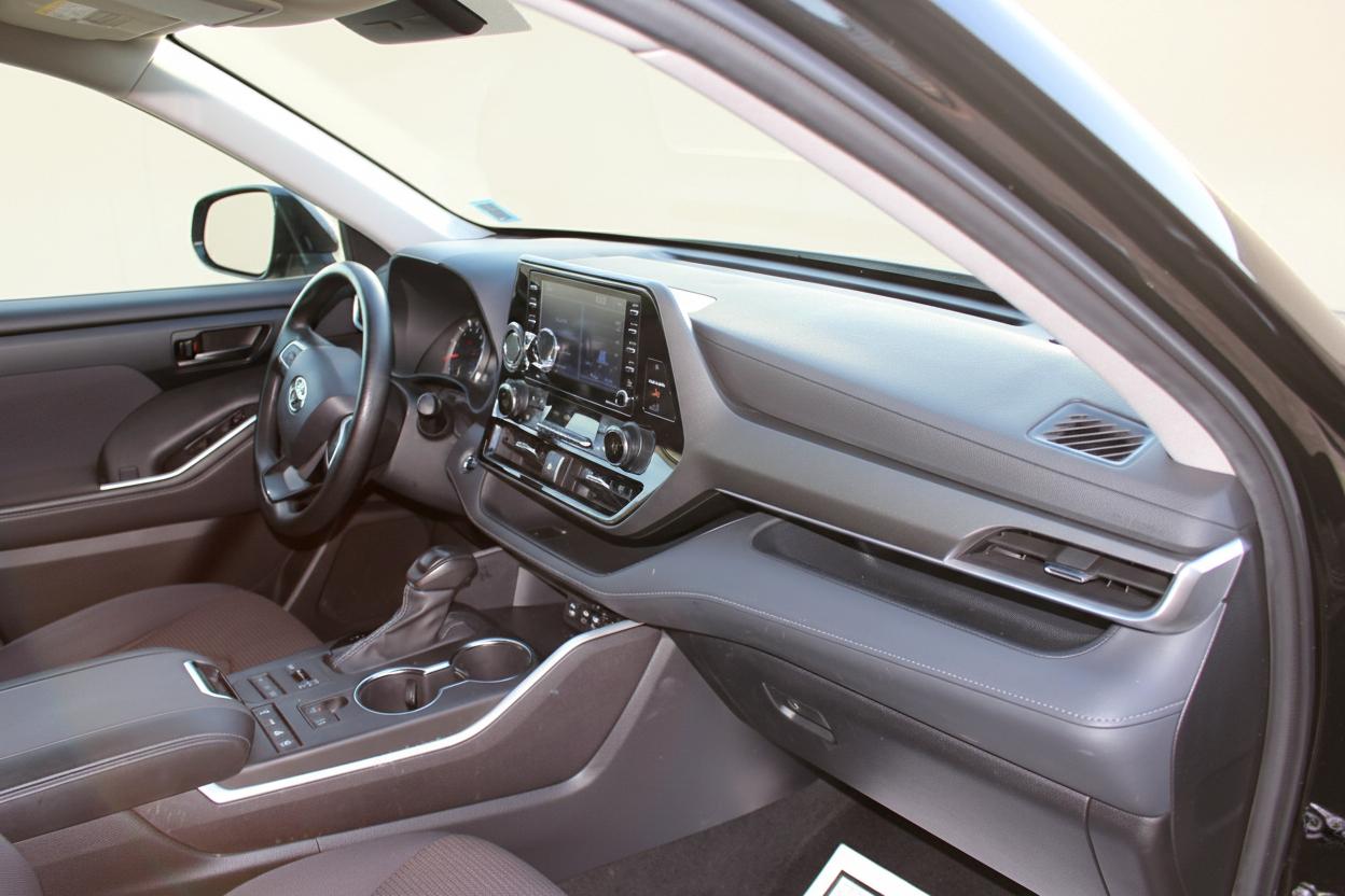 Toyota Highlander LE AWD V6 2022