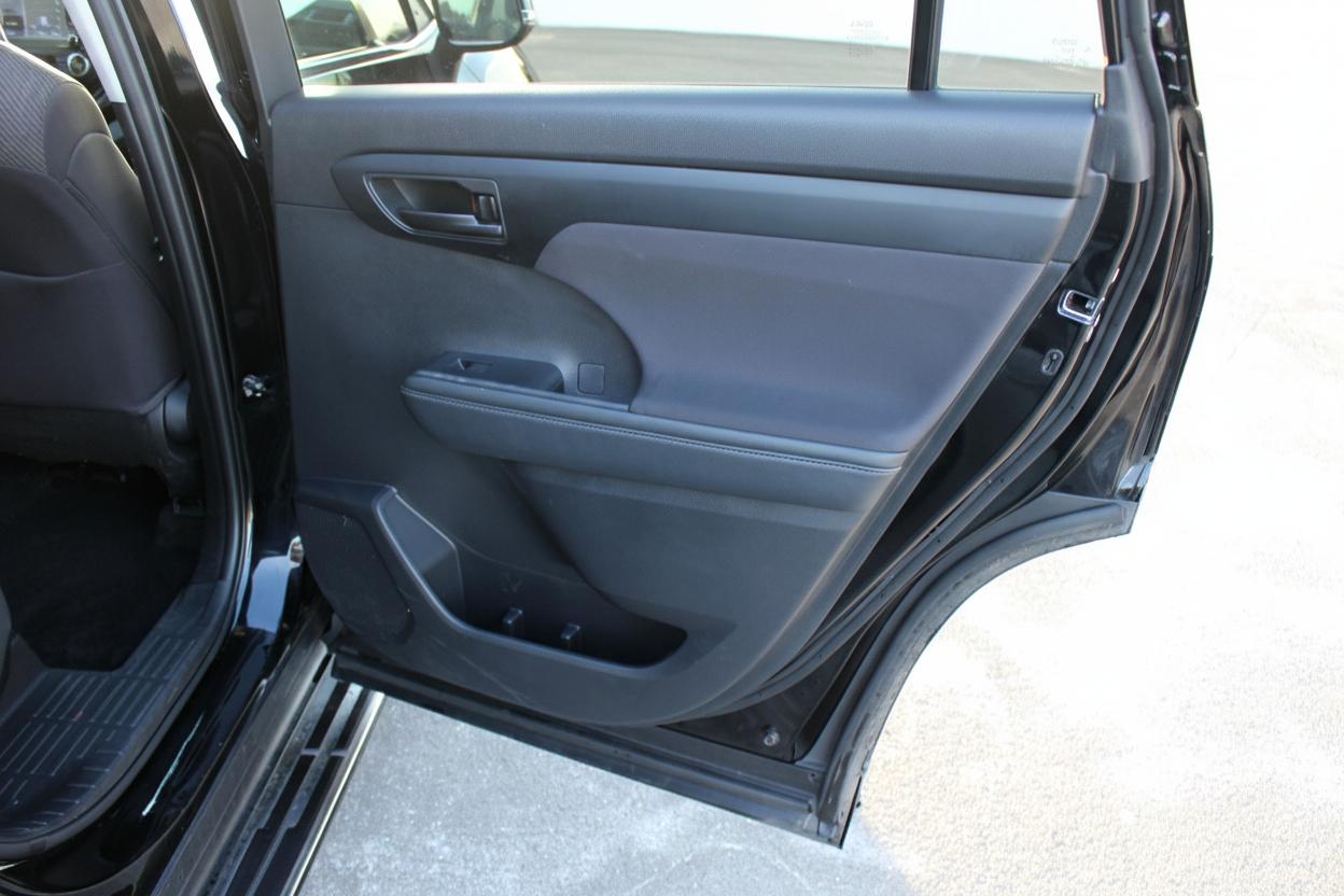 Toyota Highlander LE AWD V6 2022