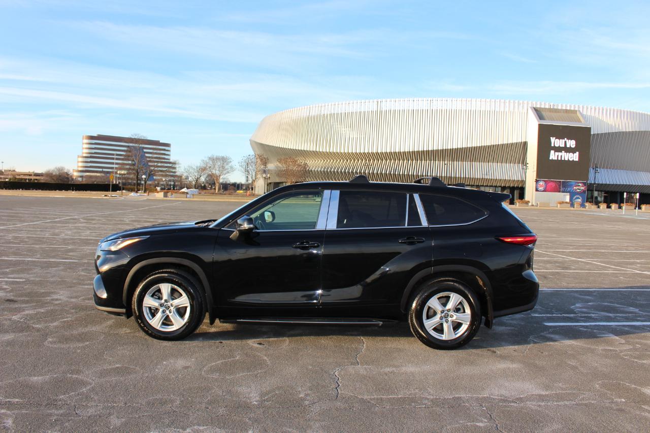 Toyota Highlander LE AWD V6 2022