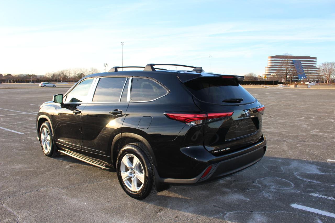 Toyota Highlander LE AWD V6 2022