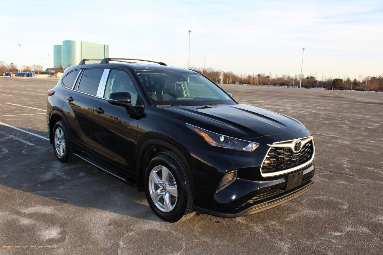 Toyota Highlander LE AWD V6 2022