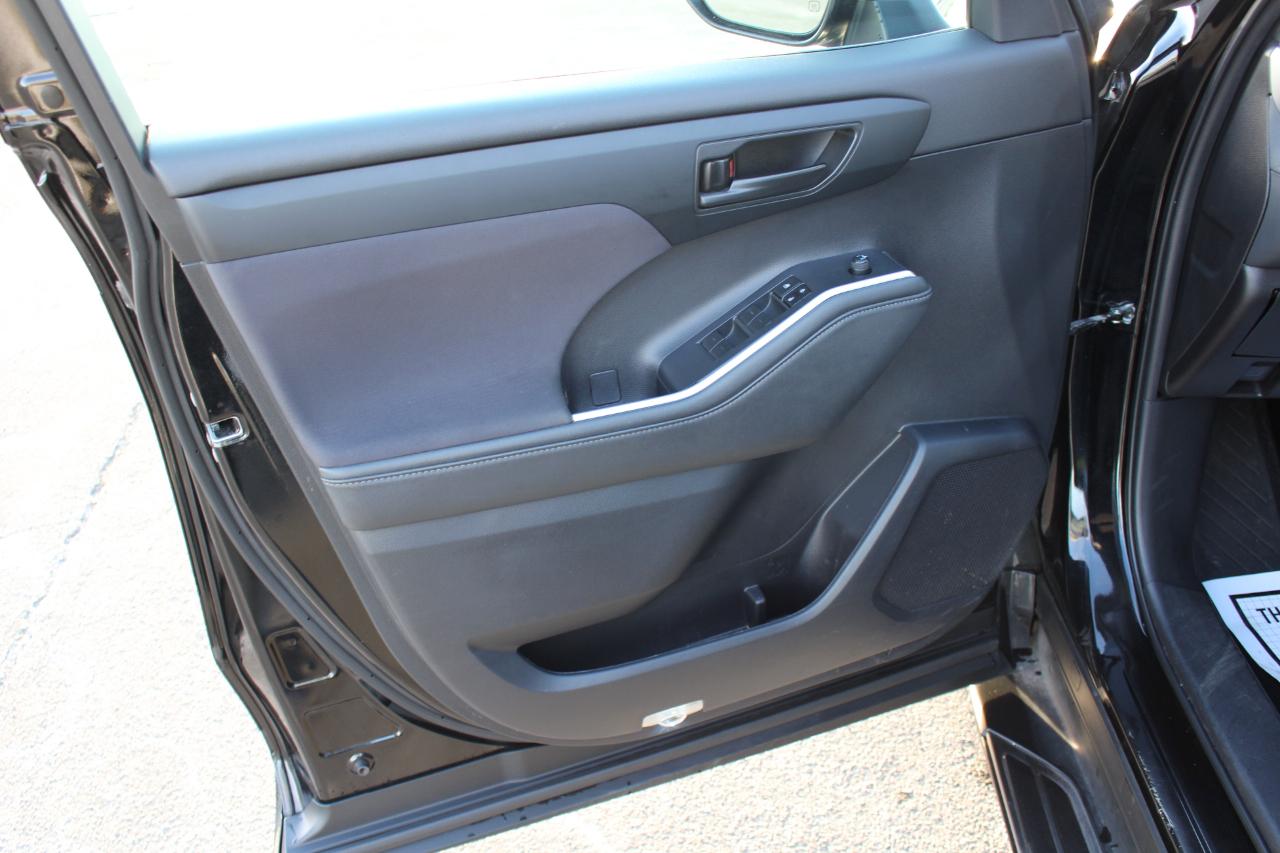 Toyota Highlander LE AWD V6 2022