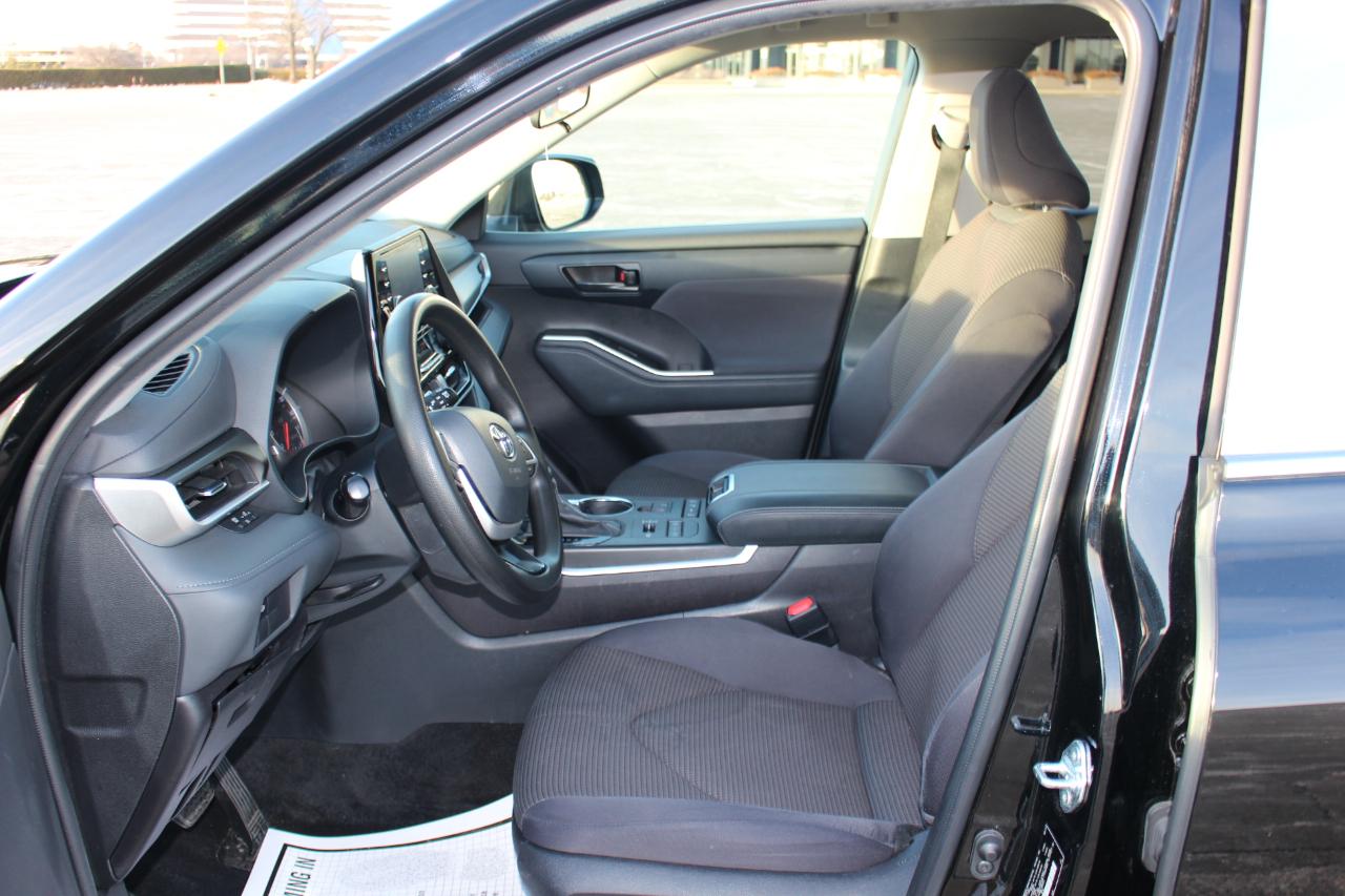 Toyota Highlander LE AWD V6 2022