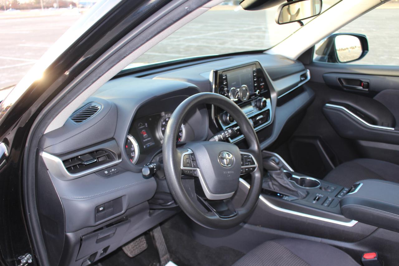 Toyota Highlander LE AWD V6 2022