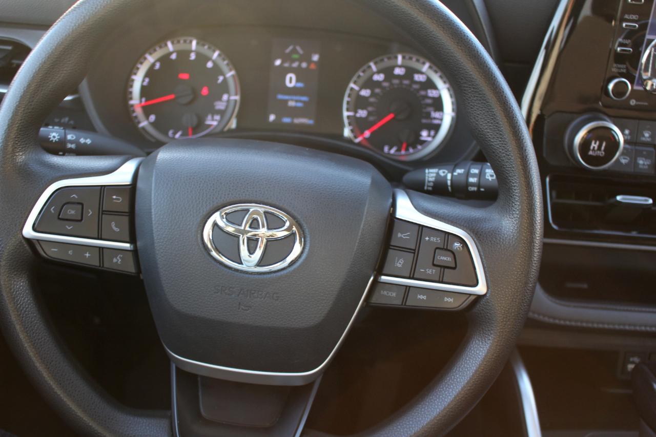 Toyota Highlander LE AWD V6 2022