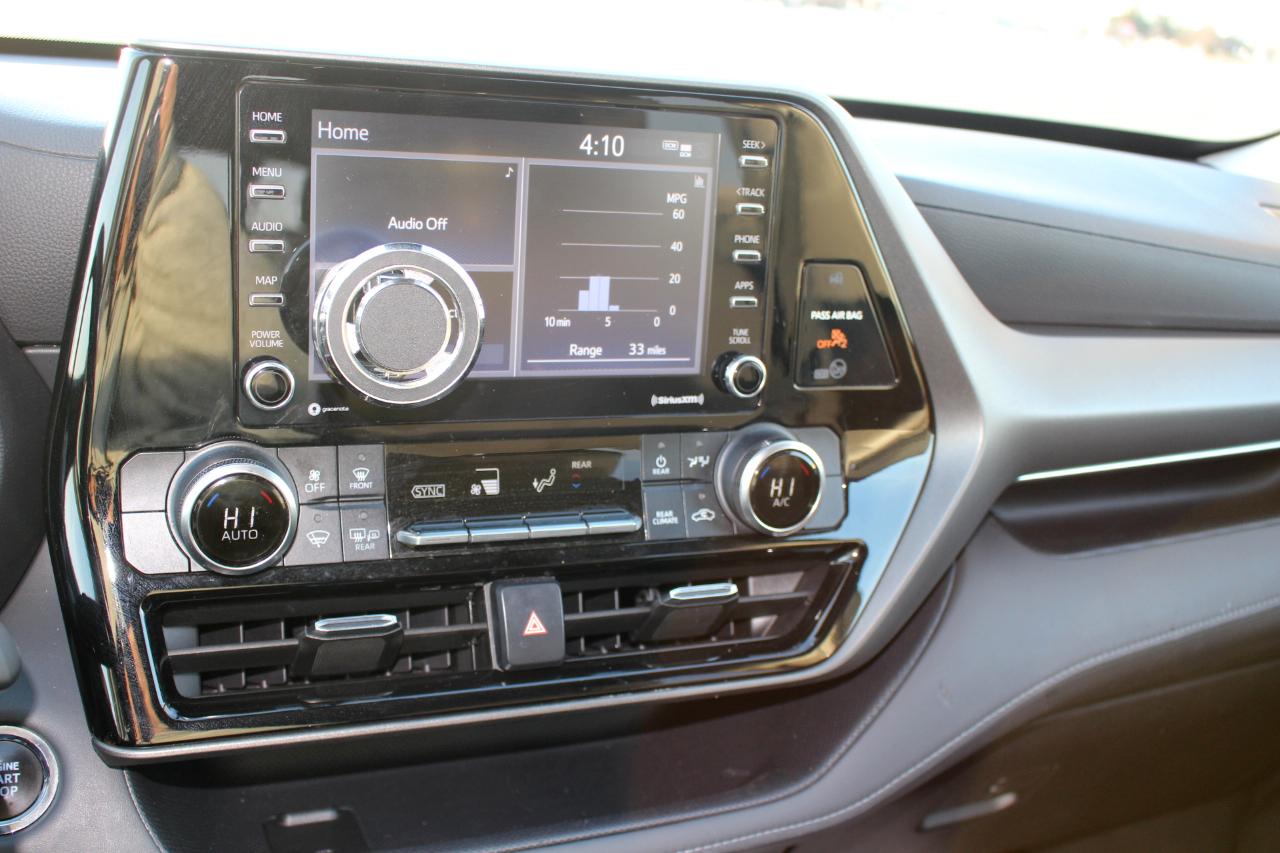 Toyota Highlander LE AWD V6 2022