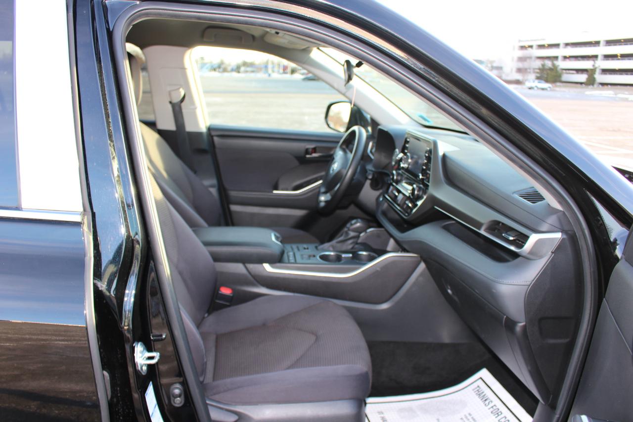 Toyota Highlander LE AWD V6 2022