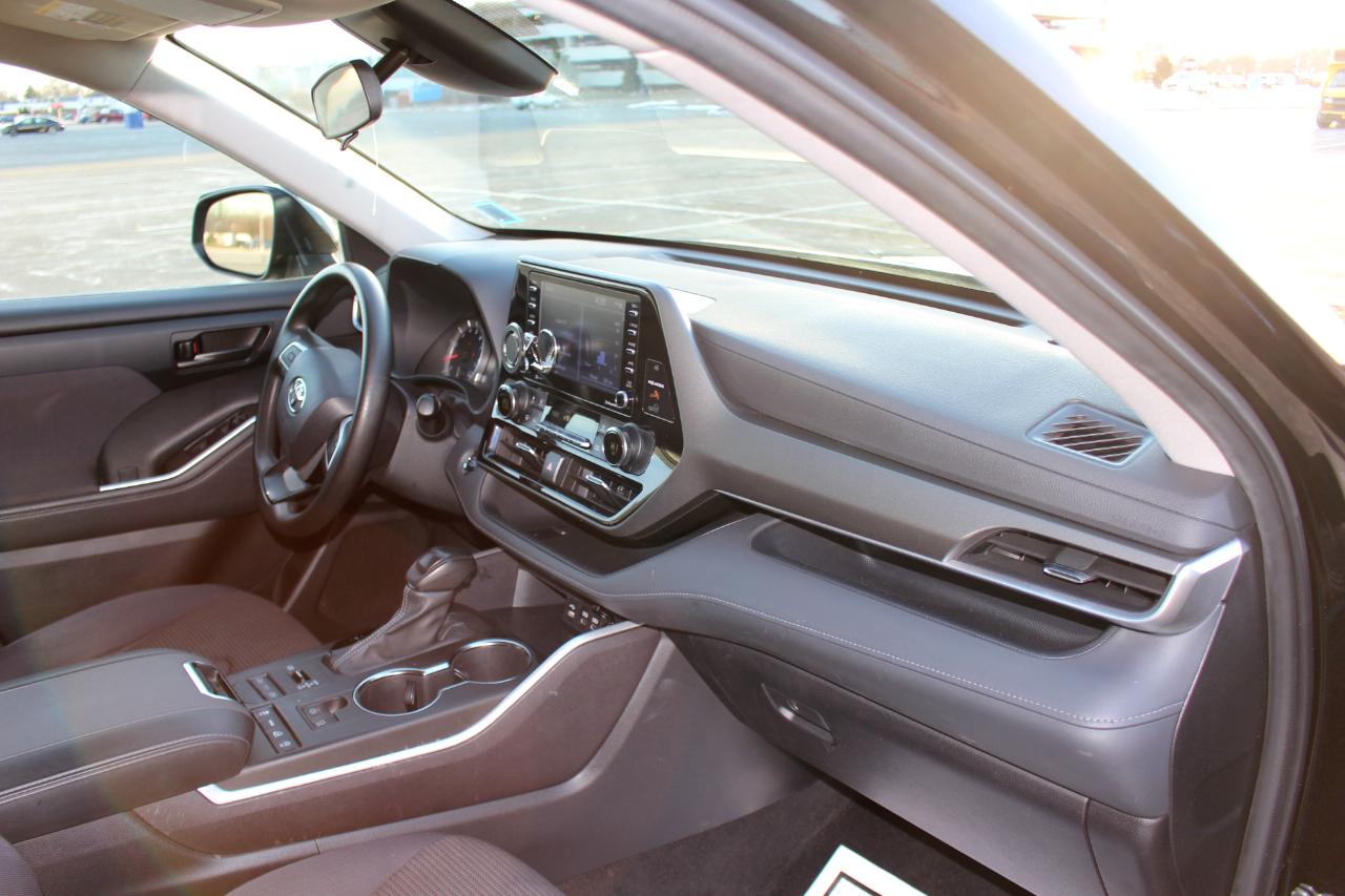 Toyota Highlander LE AWD V6 2022