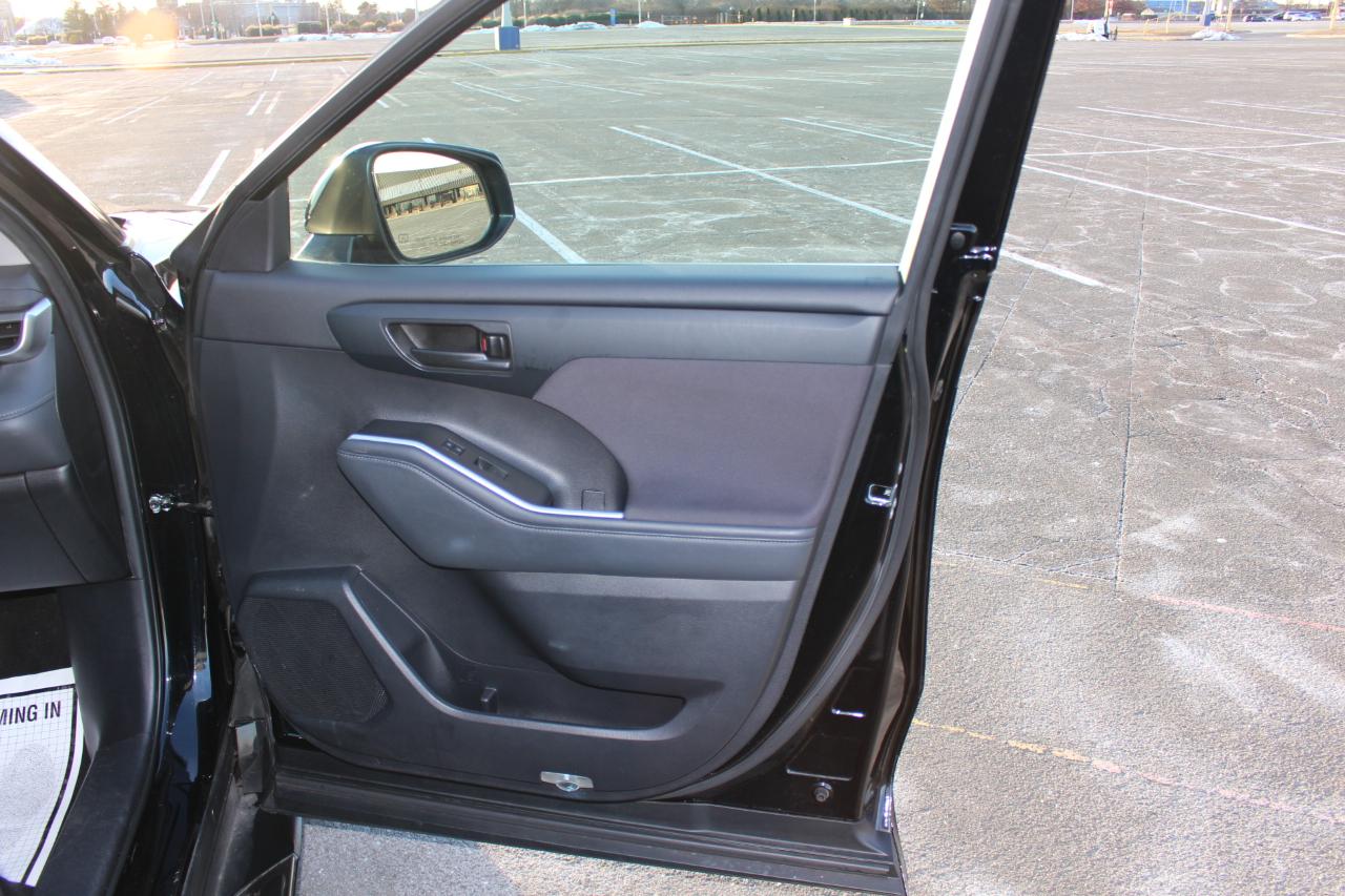 Toyota Highlander LE AWD V6 2022