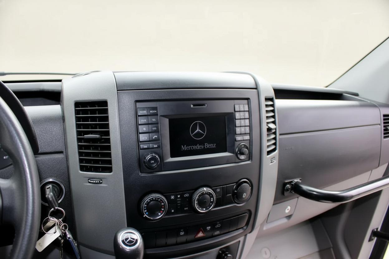 Mercedes-Benz Sprinter 3500 High Roof V6 170" Extended RWD 2017