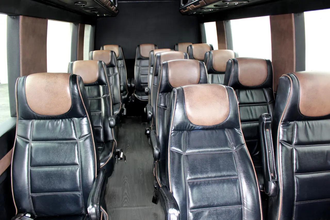 Mercedes-Benz Sprinter 3500 High Roof V6 170" Extended RWD 2017