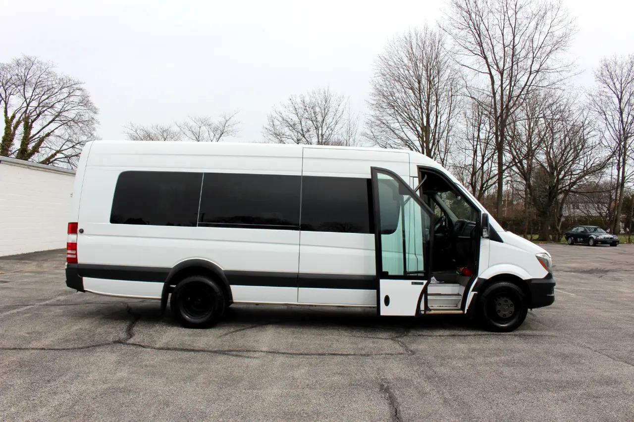 Mercedes-Benz Sprinter 3500 High Roof V6 170" Extended RWD 2017