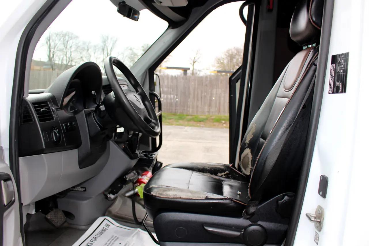 Mercedes-Benz Sprinter 3500 High Roof V6 170" Extended RWD 2017