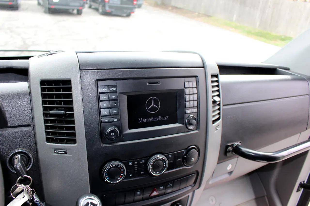 Mercedes-Benz Sprinter 3500 High Roof V6 170" Extended RWD 2017