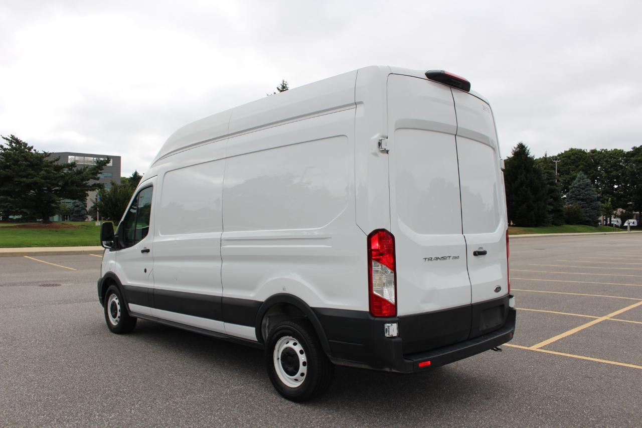 Ford Transit 250 Van High Roof w/Sliding Pass. 148-in. WB 2021