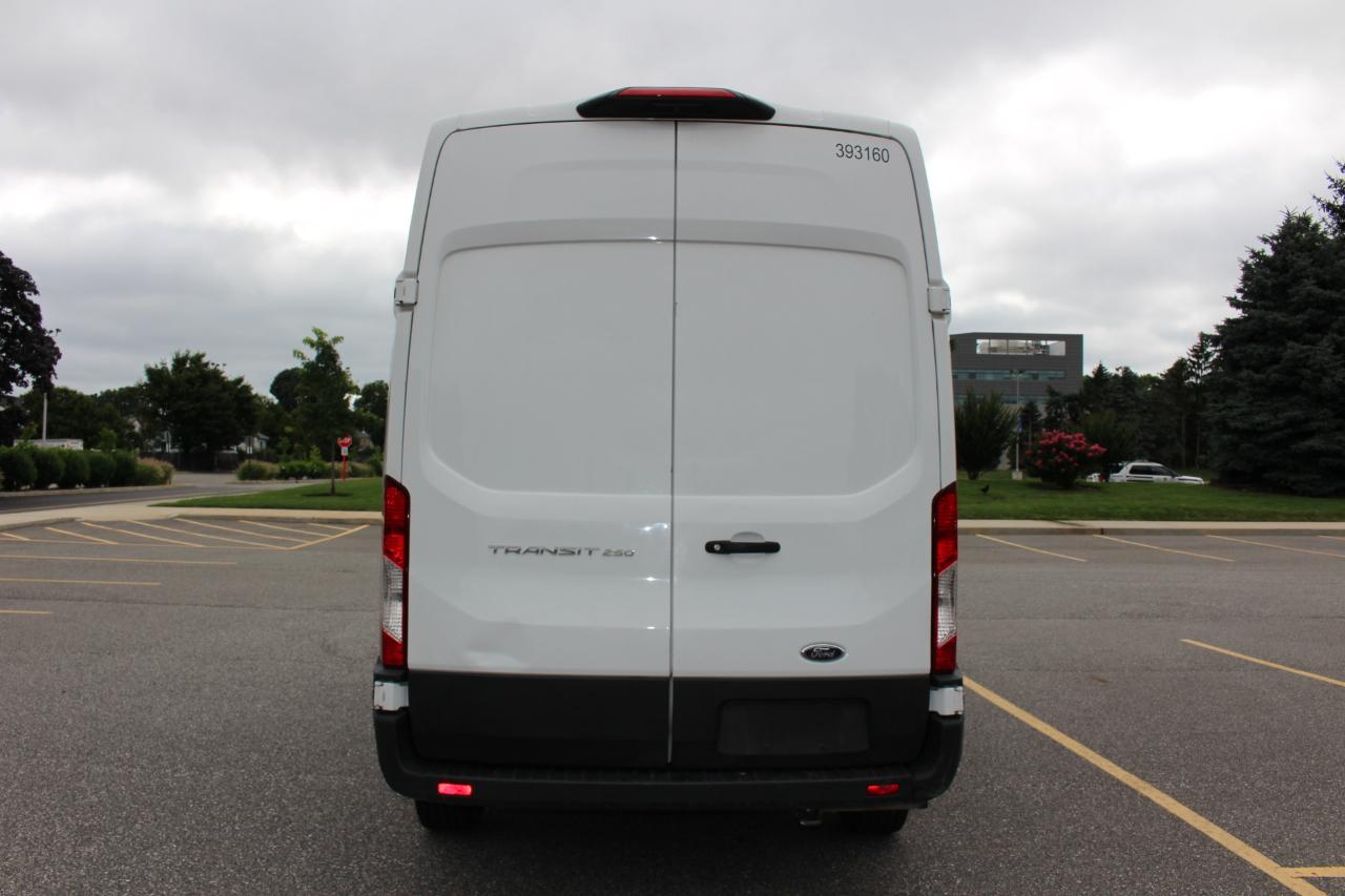 Ford Transit 250 Van High Roof w/Sliding Pass. 148-in. WB 2021