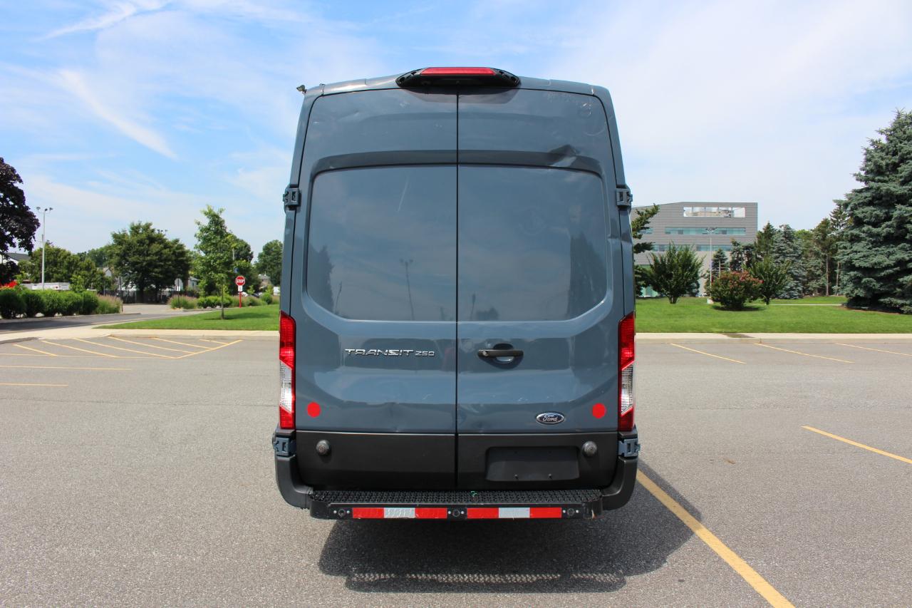 Ford Transit 250 Van High Roof w/Sliding Pass. 148-in. WB EL 2020